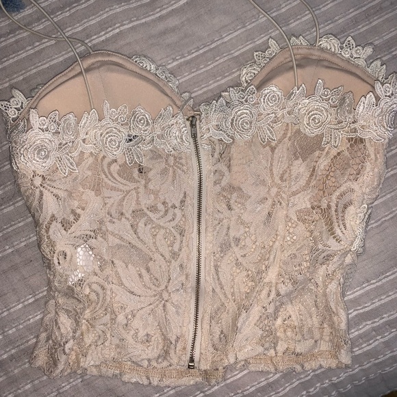 Fashion Nova creme lace top - Picture 3 of 5